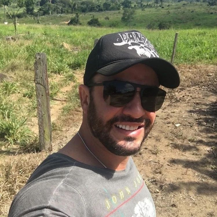 <em><strong>Camilo Hernández - Comprador de Instagram</strong></em>