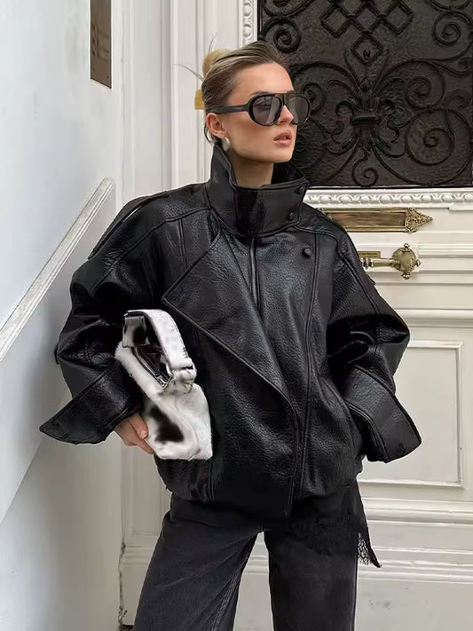 Chaqueta Negra de Acabado Tipo Cuero