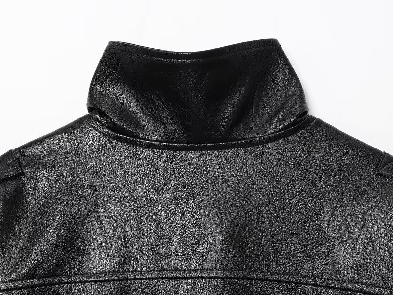 Chaqueta Negra de Acabado Tipo Cuero